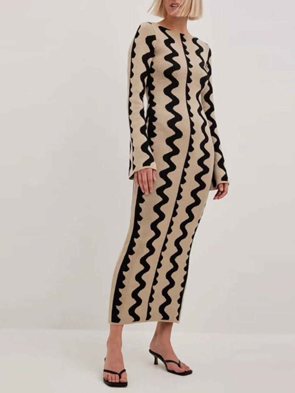 Contrast Bell Sleeve Maxi Dress