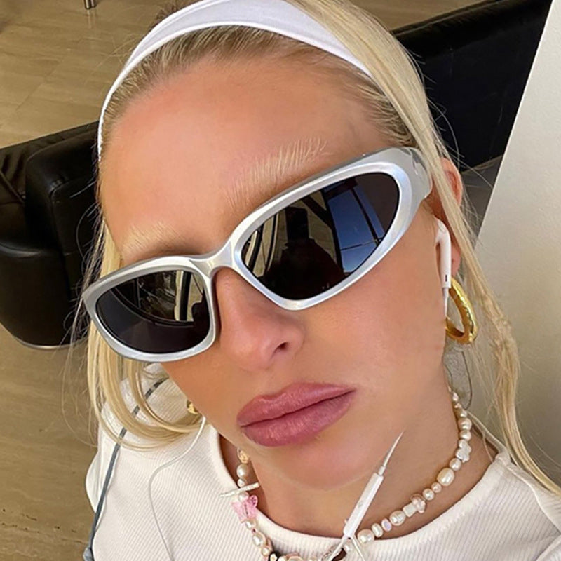 CyberChic | Trendy Y2K sunglasses in future style