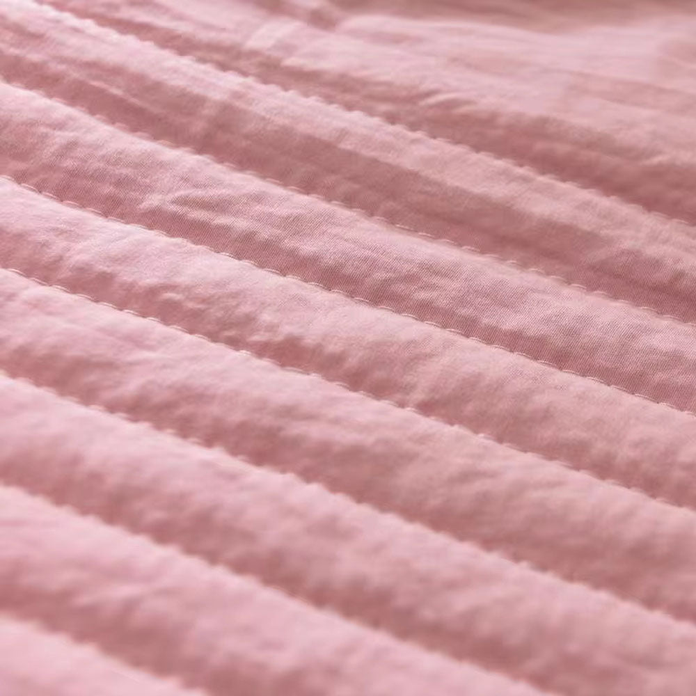 Soft grey quilted bedspread with matching pillowcases – lightweight bedding set for modern bedroom decor