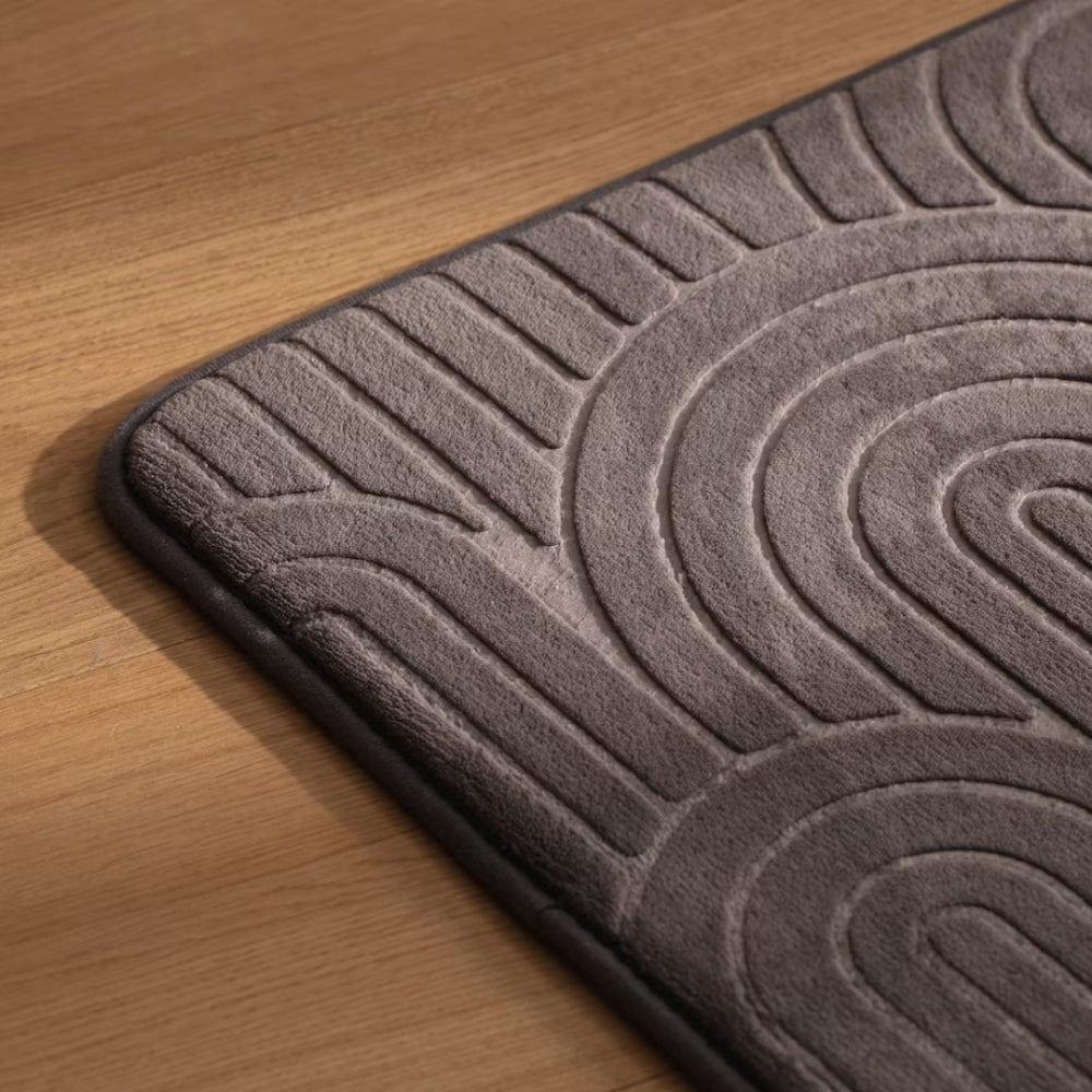 Dark brown bath mat with raised arch pattern, soft absorbent non-slip rug for bathroom floor and shower