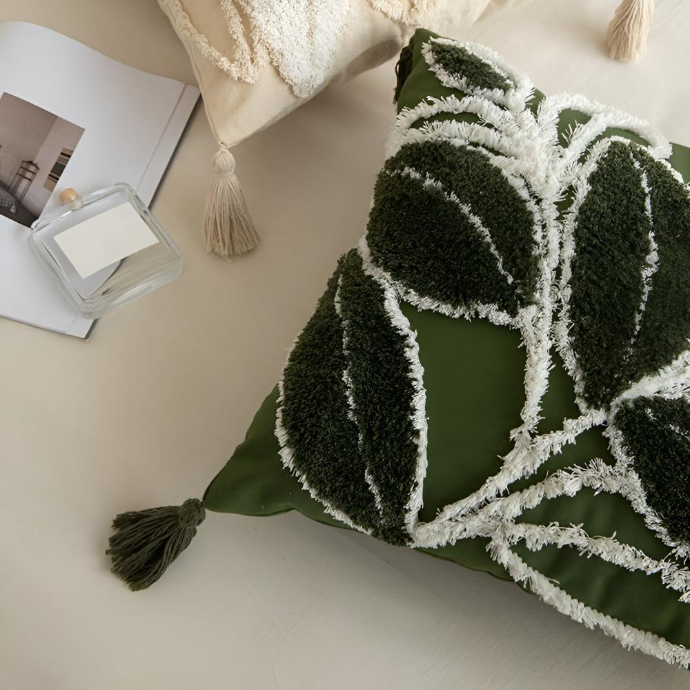 Cozy Cushion Cover with Leaf Design and Tassels – Natural Flair for Your Home