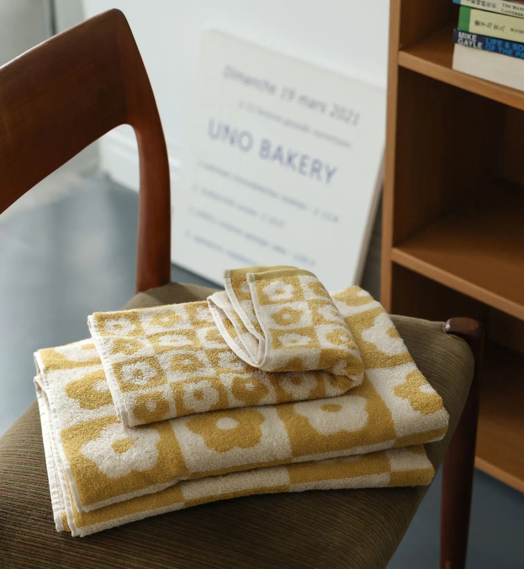 Bath towel set – Soft polyester-cotton blend – Elegant floral design – Versatile for bathroom or spa