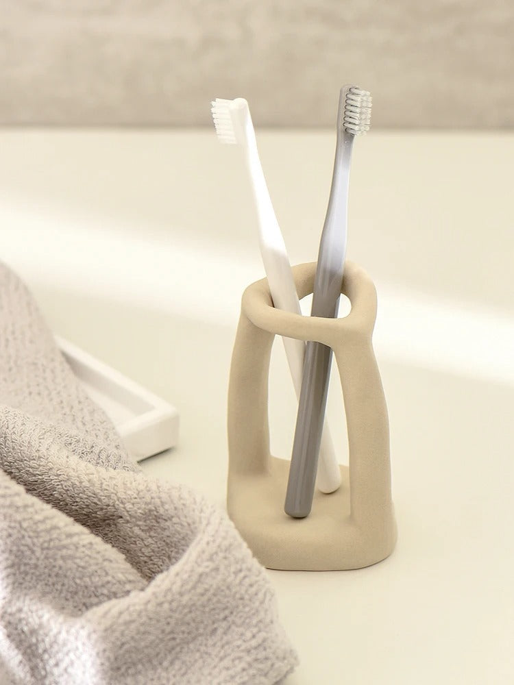 Ceramic holder – Premium material – Minimalist Nordic design – Versatile storage for bathroom or office – 3.1 x 3.1 x 4.5 in