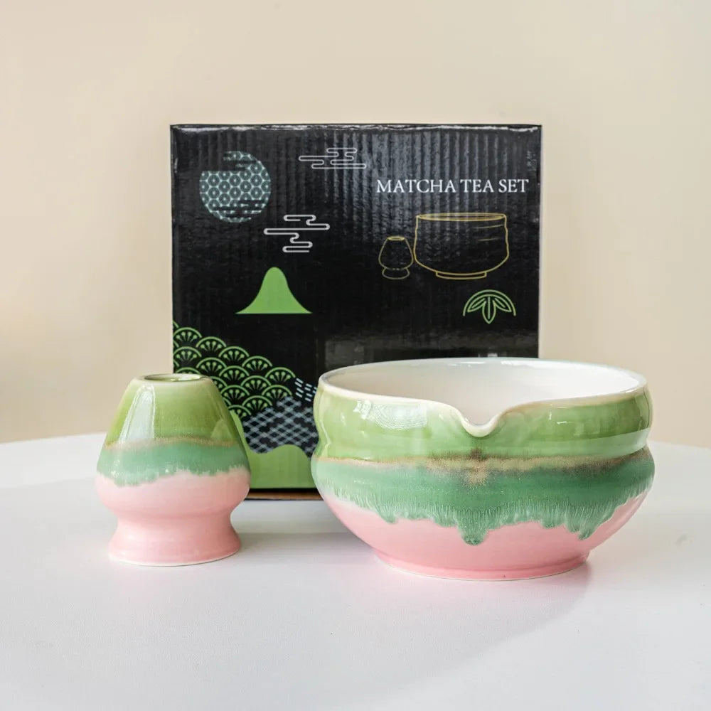Ceramic matcha bowl with spout – Multicolored design – Perfect for tea lovers and Japanese matcha preparation