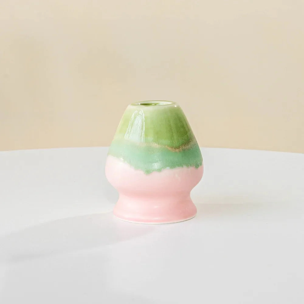 Ceramic matcha bowl with spout – Multicolored design – Perfect for tea lovers and Japanese matcha preparation
