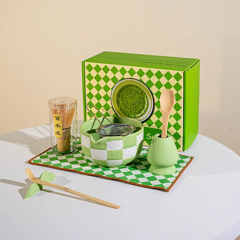 Ceramic matcha tea set – Checkered-style – Includes bowl, whisk, and utensils – Perfect gift for tea lovers