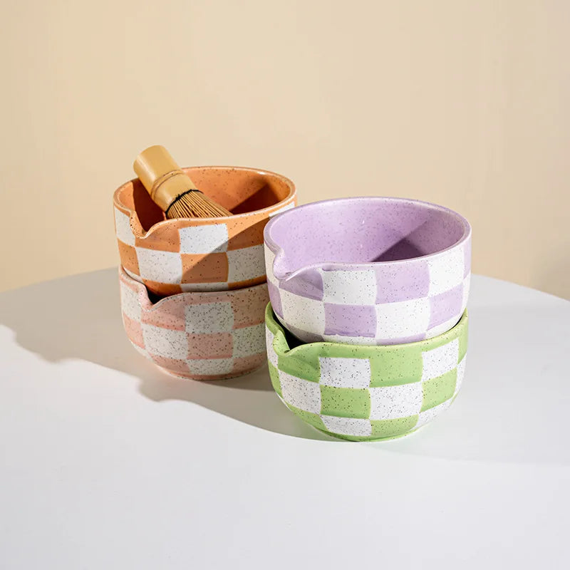 Ceramic matcha tea set – Checkered-style – Includes bowl, whisk, and utensils – Perfect gift for tea lovers