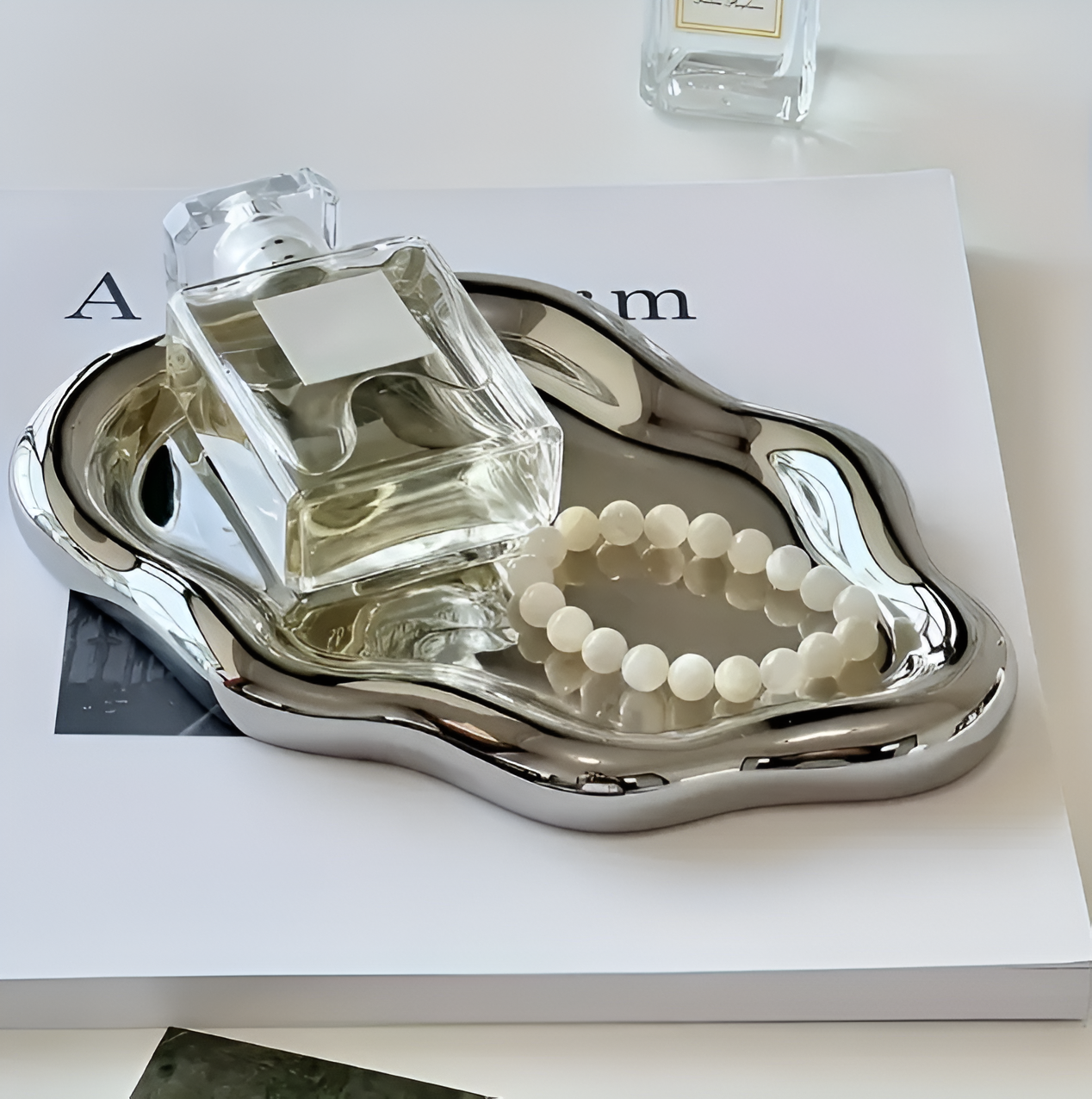 Ceramic tray – Elegant white cloud design – Multifunctional jewelry and accessory organizer – 7.5 x 5.1 in