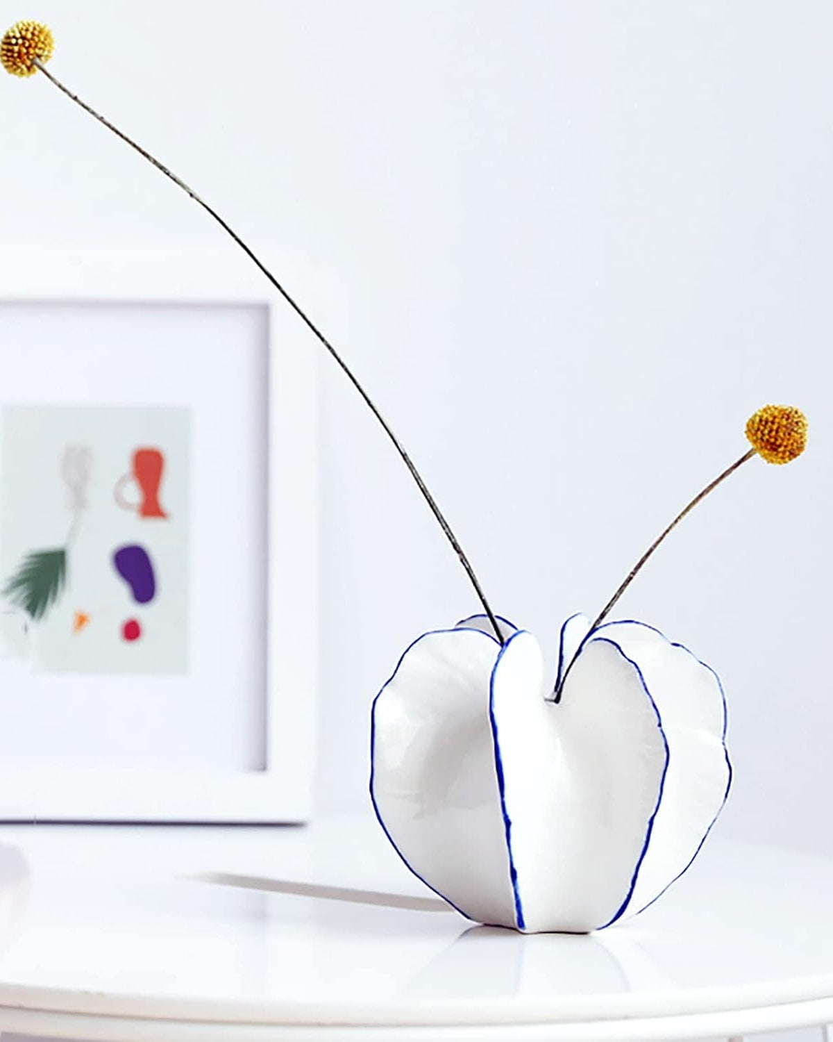 Ceramic vase – Elegant finish – Modern design – Perfect for dried flowers or home decor