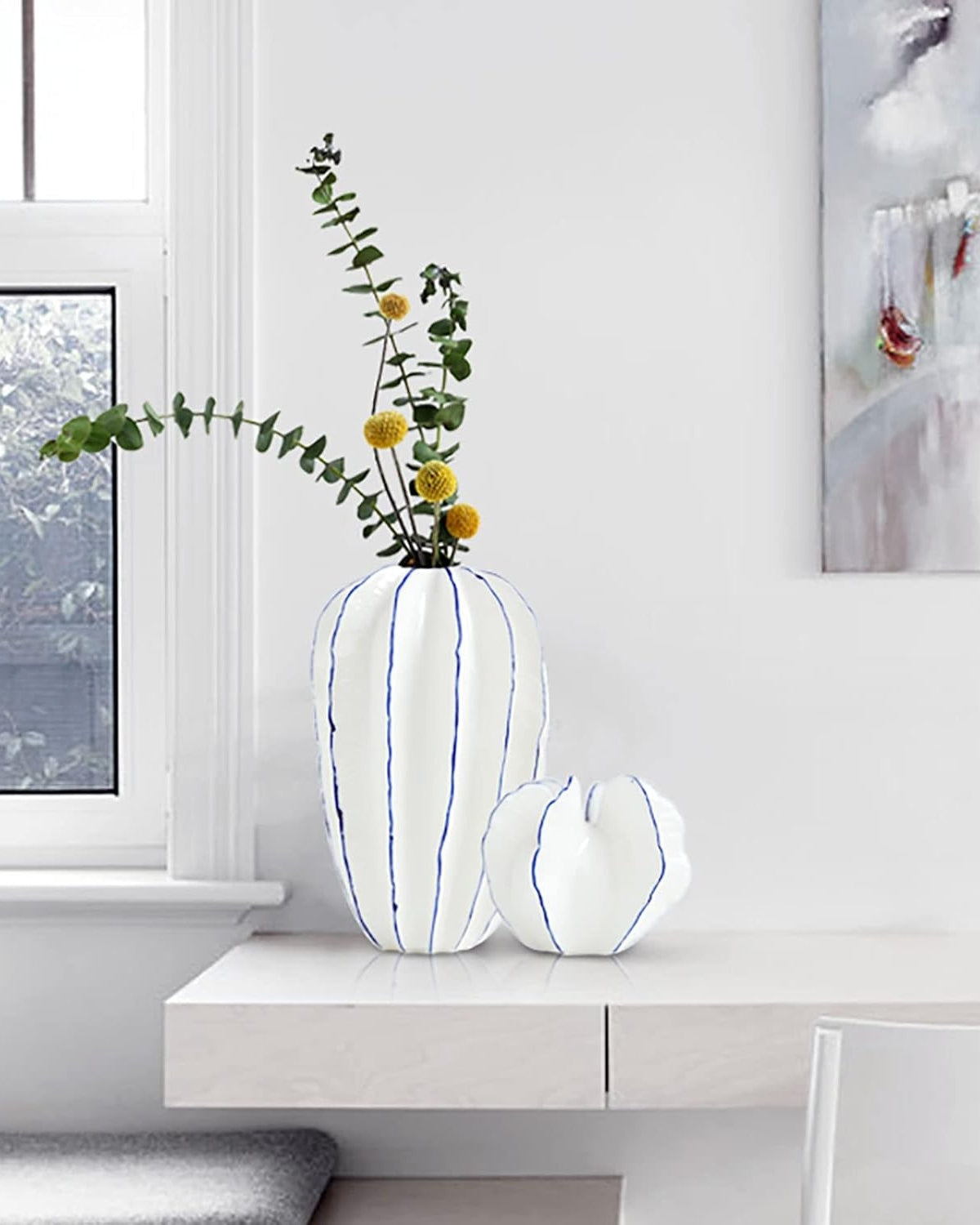 Ceramic vase – Elegant finish – Modern design – Perfect for dried flowers or home decor