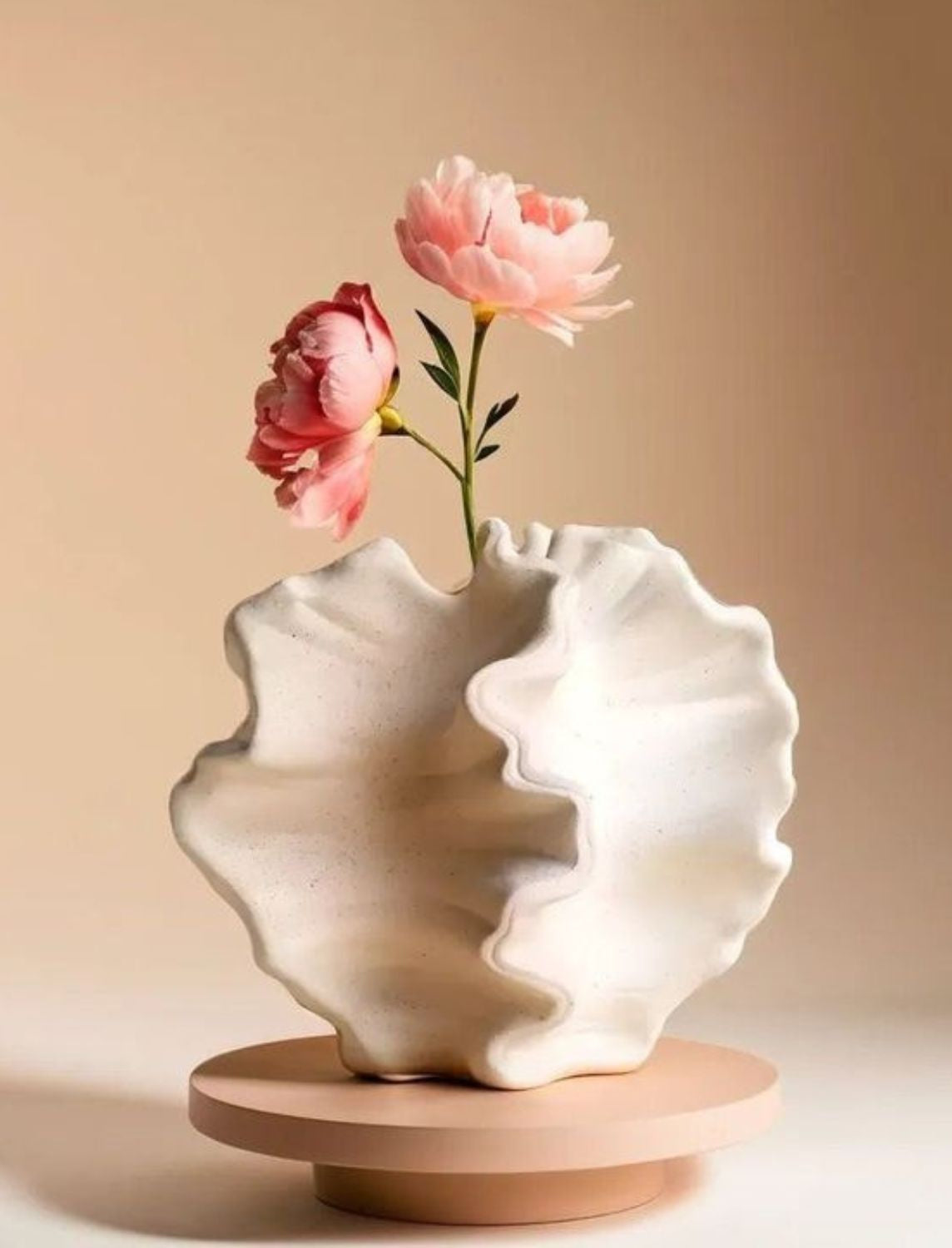 Ceramic vase – Sculptural design – Natural finish – Elegant home decor
