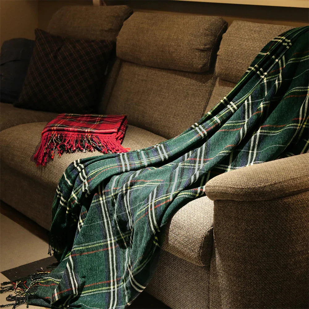 Chenille blanket – Soft and cozy – Tasseled design – All-season comfort – 50 x 67 in