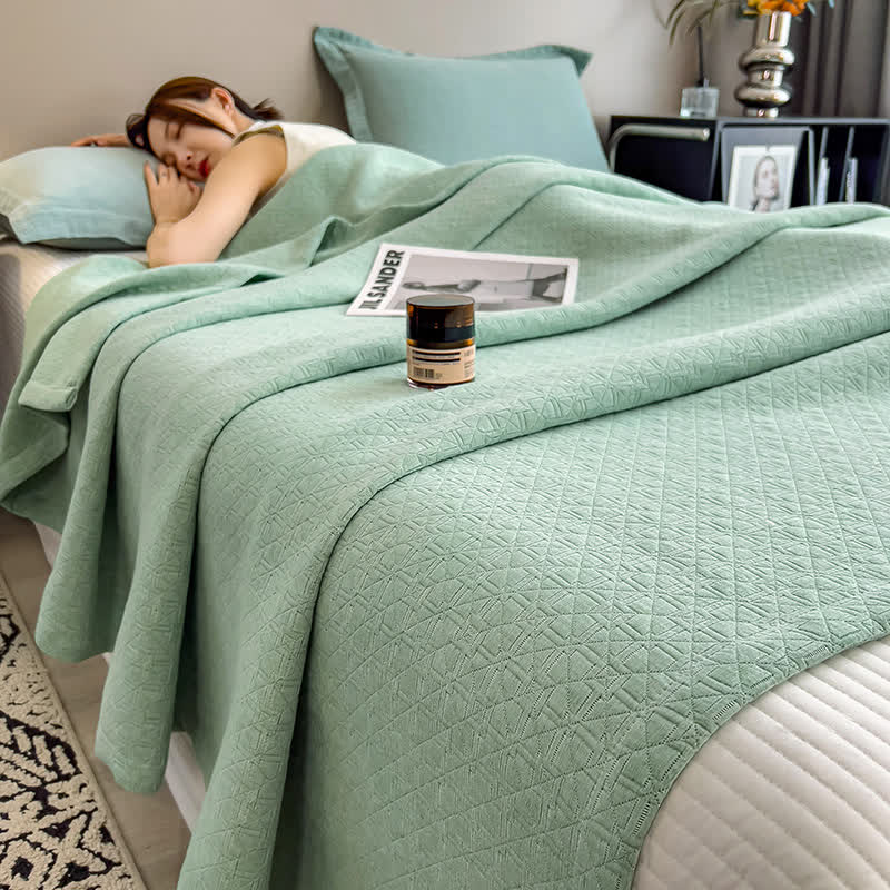 Cotton muslin quilt – Lightweight triple-layer – Geometric grid design – Modern minimalist bedding