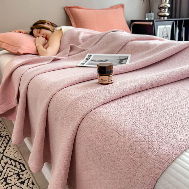 Cotton muslin quilt – Lightweight triple-layer – Geometric grid design – Modern minimalist bedding