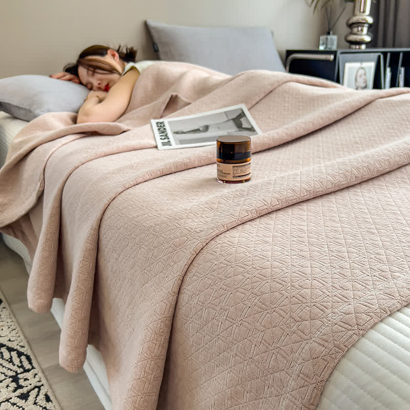 Cotton muslin quilt – Lightweight triple-layer – Geometric grid design – Modern minimalist bedding