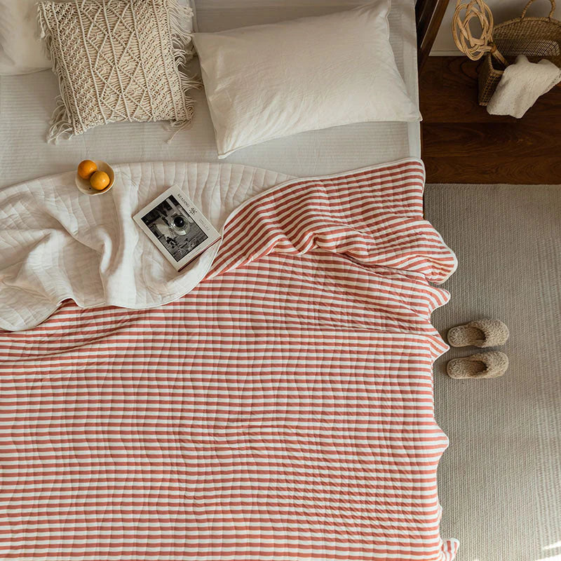 Cotton quilt – Lightweight breathable design – Timeless striped pattern