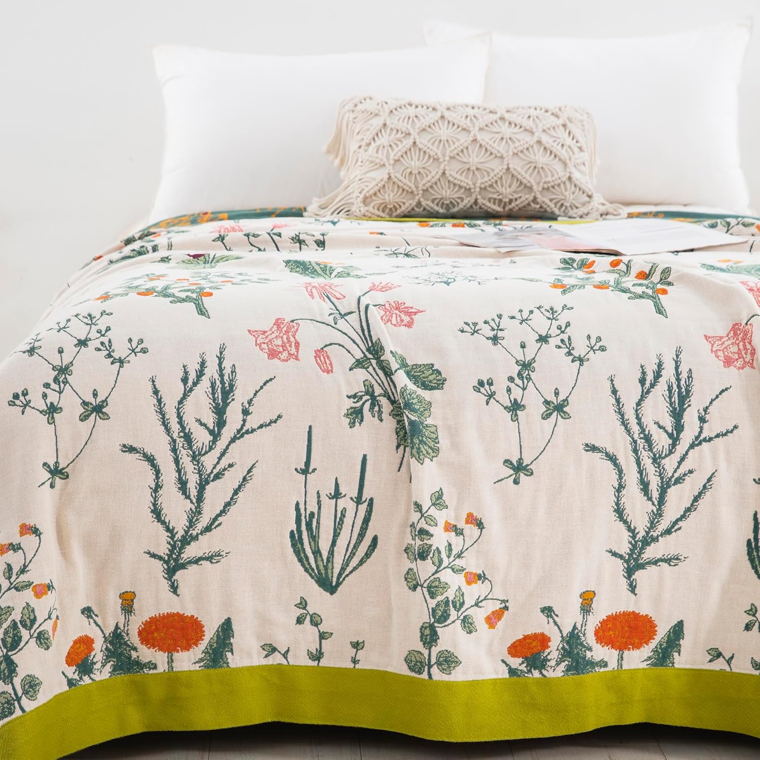 Cotton throw blanket – Reversible floral design – Soft and breathable – Ideal for couch or bed