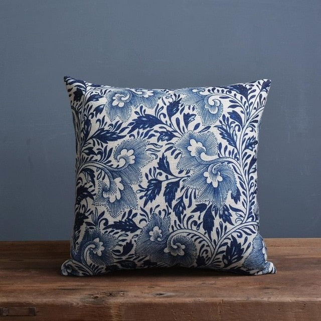 Couch cushion cover – Linen-cotton blend – Imperial blue – Traditional Chinese porcelain pattern – 17.7 x 17.7 in