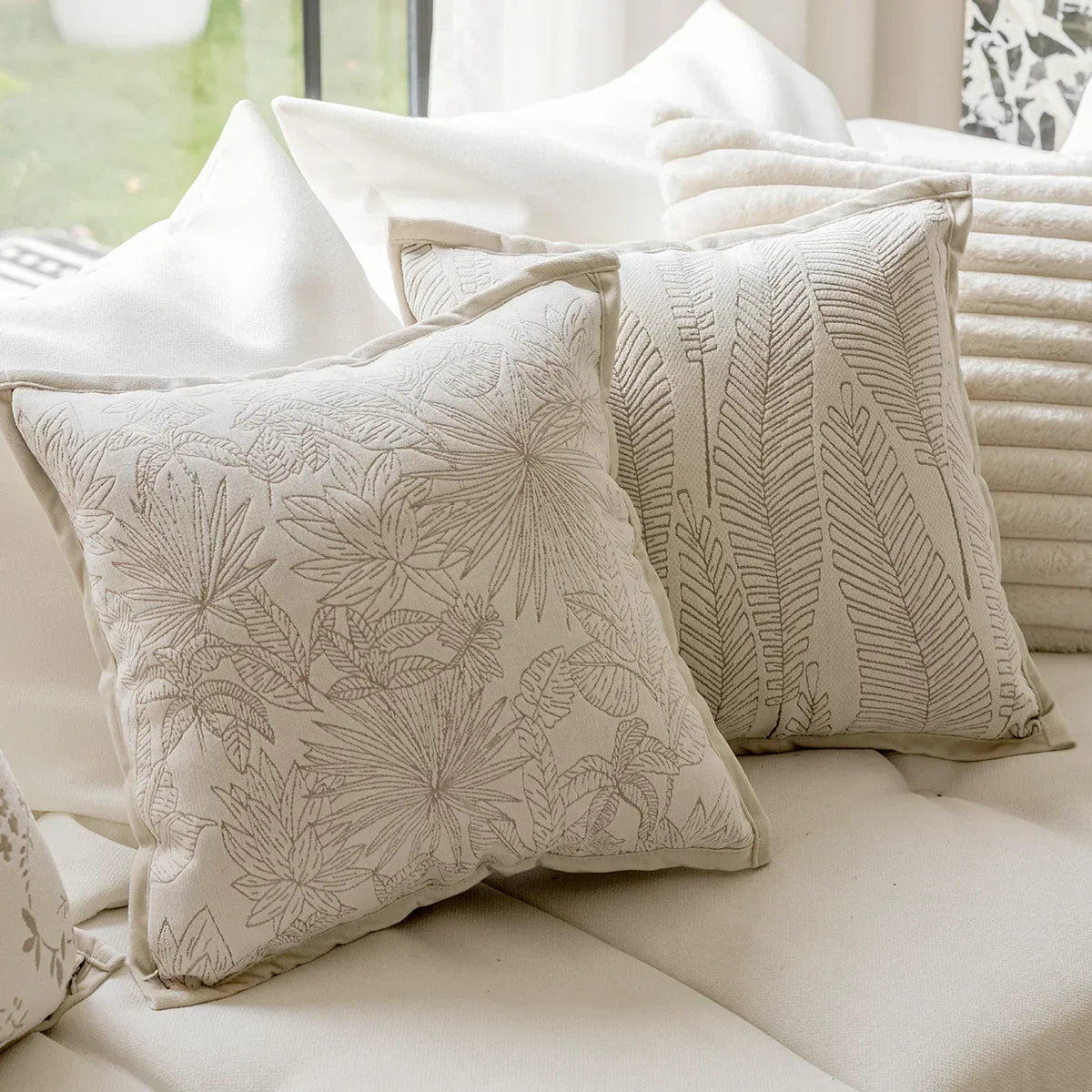 Cushion cover – Jacquard fabric – Cream and coffee colors – 18 x 18 in – Nature-inspired decorative accessory