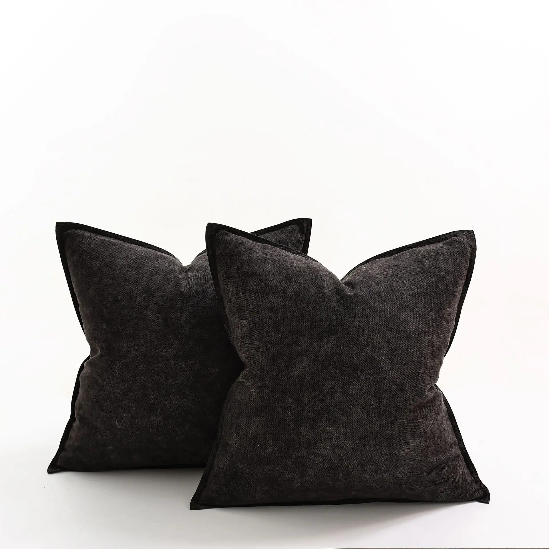 Denim cushion cover – Yarn-dyed polyester – Modern rustic design – Versatile home accessory