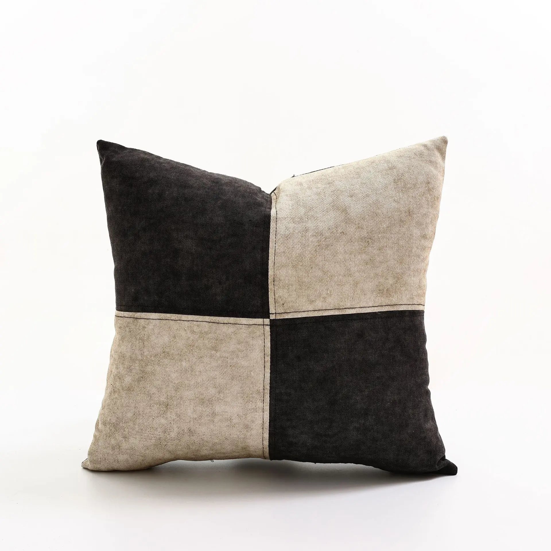 Denim cushion cover – Yarn-dyed polyester – Modern rustic design – Versatile home accessory