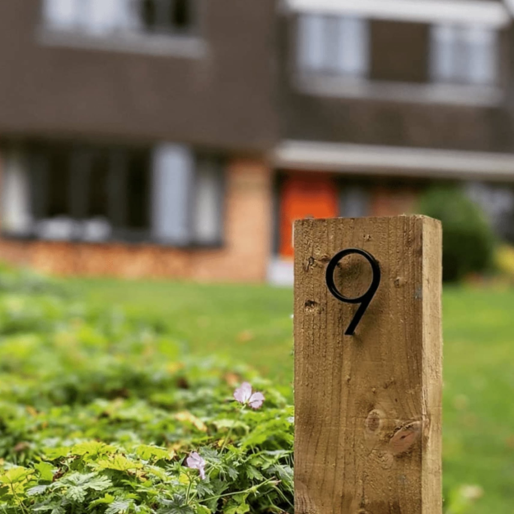 House numbers – Modern black zinc alloy – Floating style – Weather-resistant address signs for enhanced visibility
