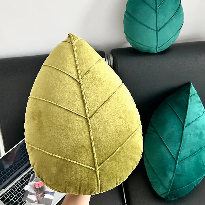 Leaf-shaped pillow – Plush material – Green design – Cozy living room accent