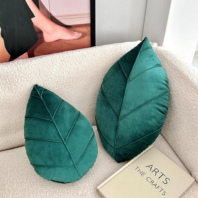 Leaf-shaped pillow – Plush material – Green design – Cozy living room accent