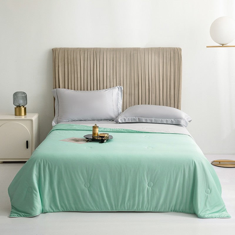 Lightweight quilt – Cool-touch fabric – Breathable design – Ideal for summer nights