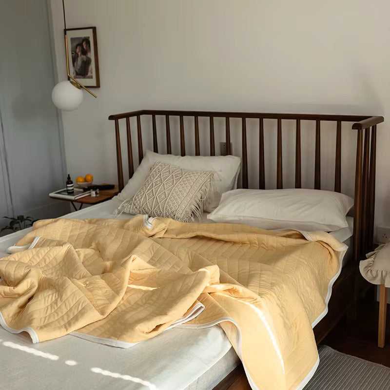 Lightweight quilt – Soft cotton – Textured stripe design – Breathable comfort