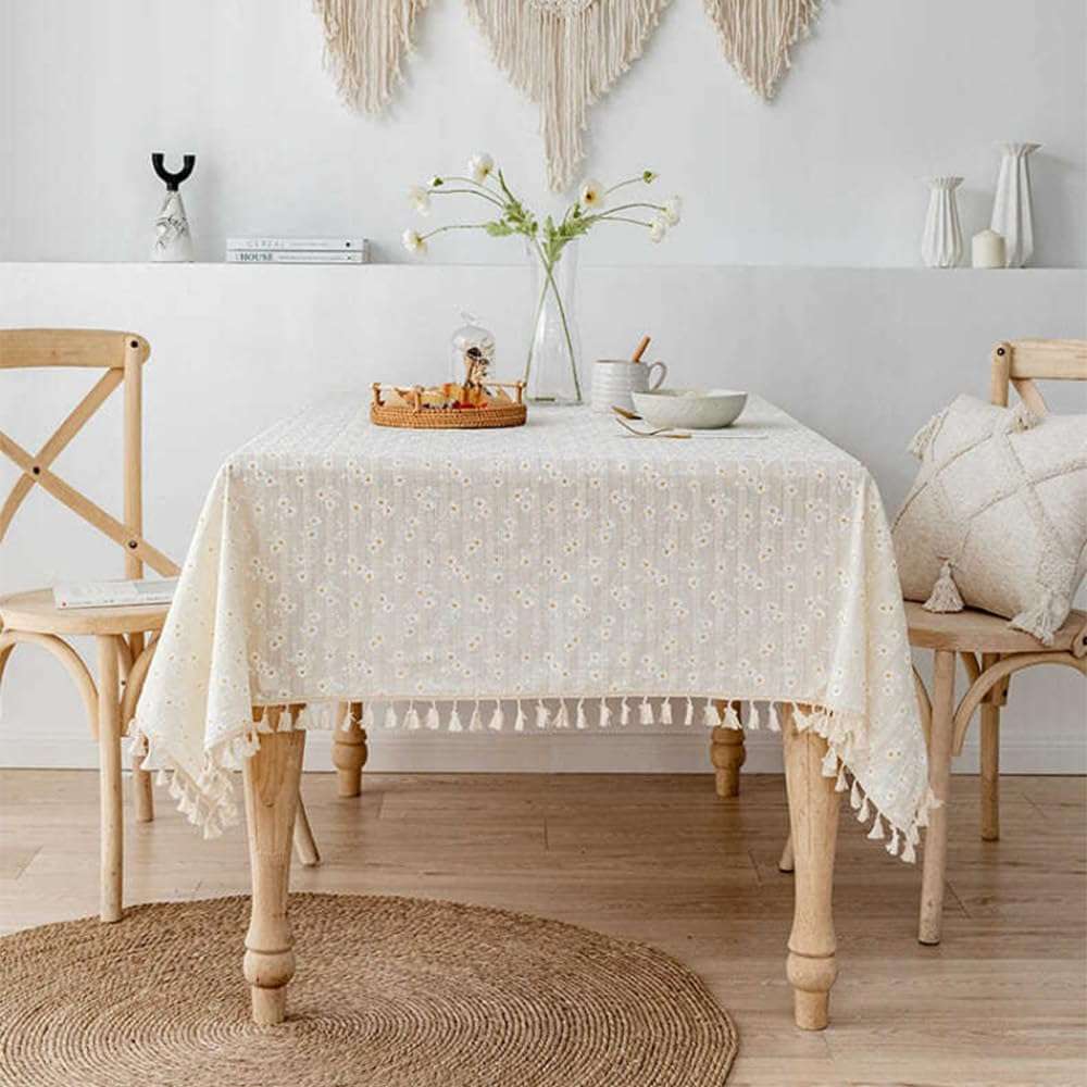 Linen-look tablecloth – Daisy embroidered design – Soft white fabric – Perfect for dining occasions