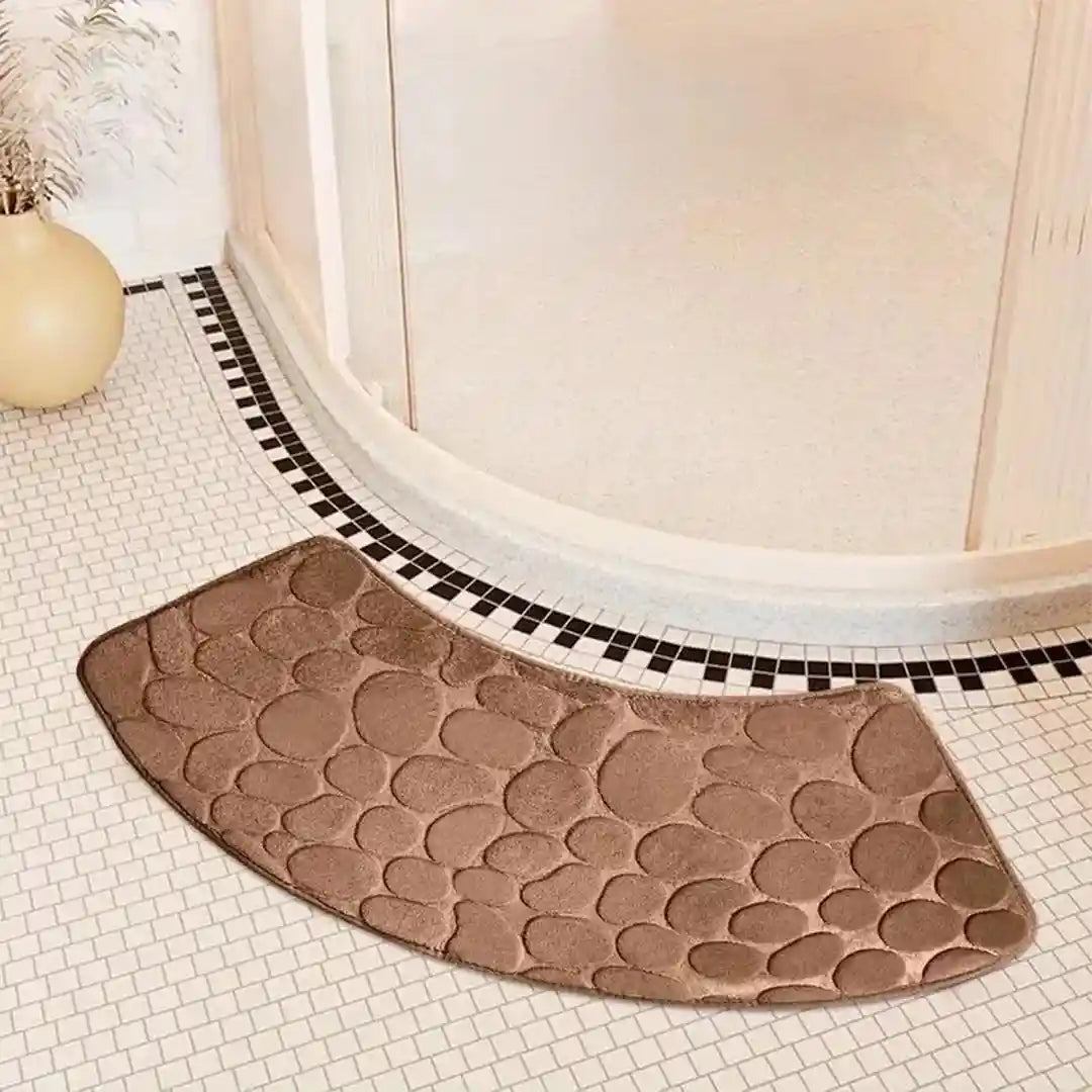 Non-slip bath mat – Soft flannel – Curved design – Super absorbent for modern bathrooms
