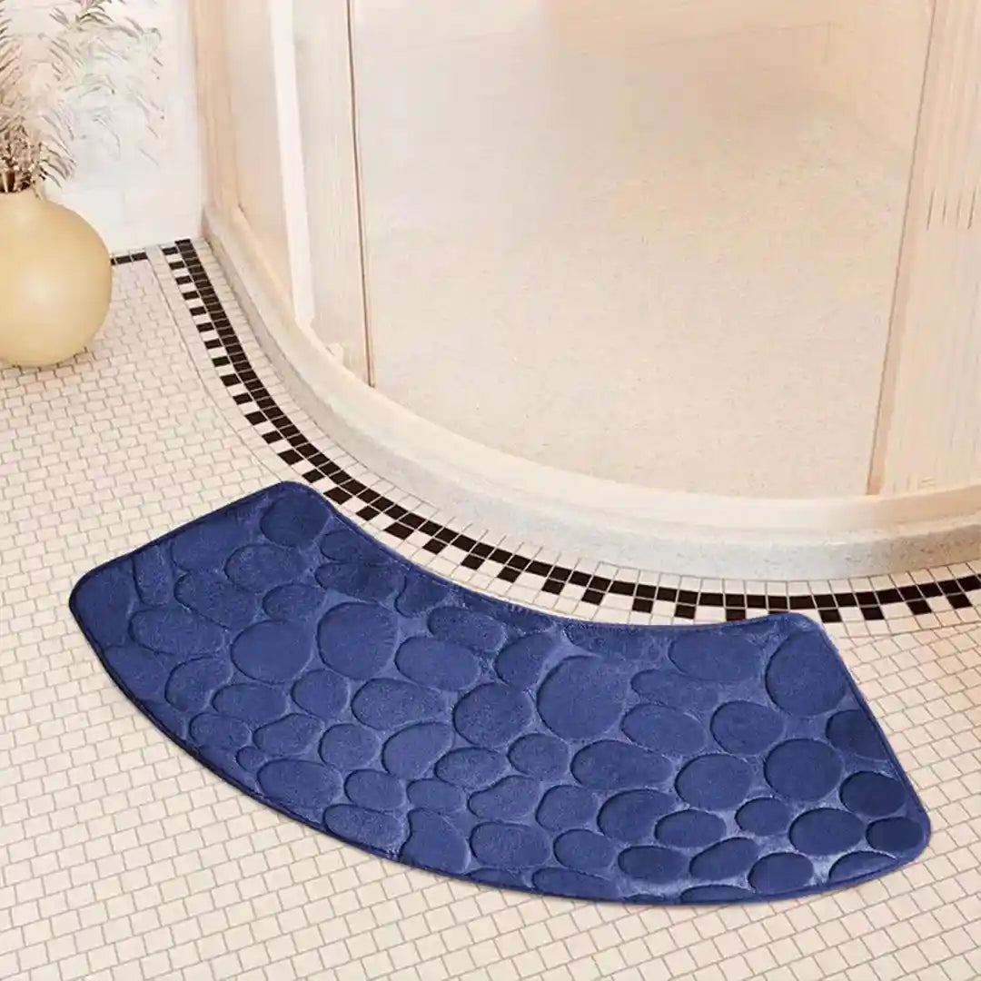 Non-slip bath mat – Soft flannel – Curved design – Super absorbent for modern bathrooms