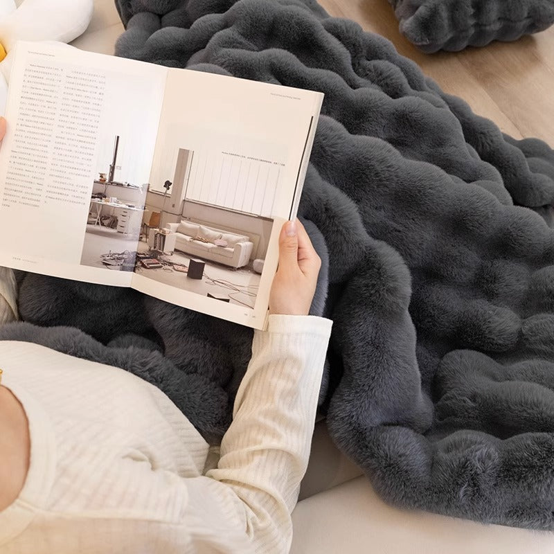 Luxurious, non-slip sofa cover