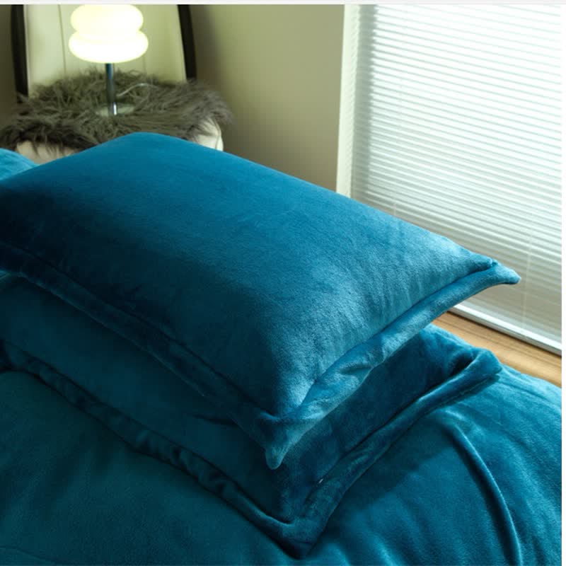 Pillowcases – Soft fleece – Solid color design – Elegant bedding accessory – 16 x 21 in & 19 x 29 in