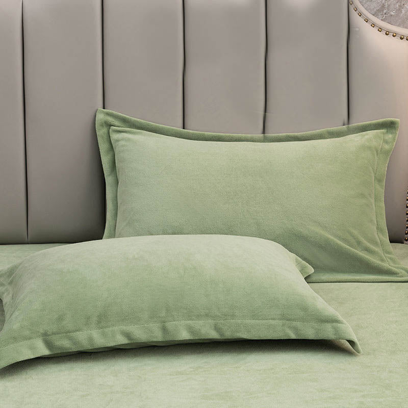 Pillowcases – Soft fleece – Solid color design – Elegant bedding accessory – 16 x 21 in & 19 x 29 in
