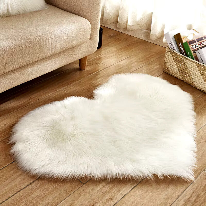 Plush heart rug – Soft fabric – Non-slip backing – Cozy home accent for living room or bedroom