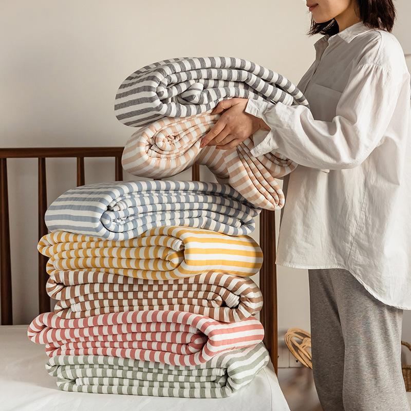 Quilt – Lightweight cotton – Striped Japanese design – Breathable summer bedding