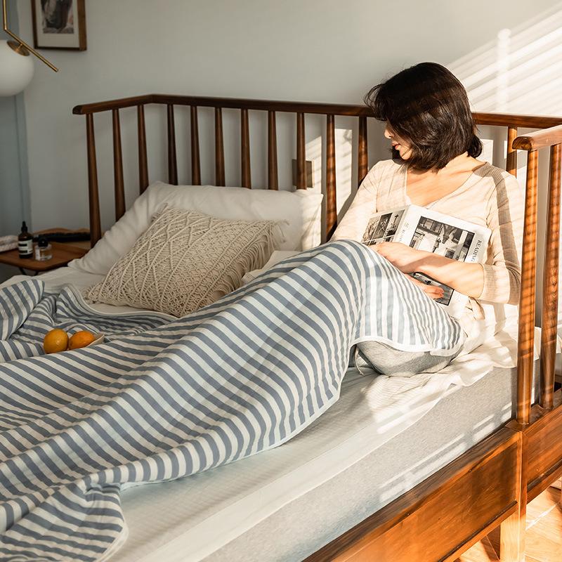 Quilt – Lightweight cotton – Striped Japanese design – Breathable summer bedding