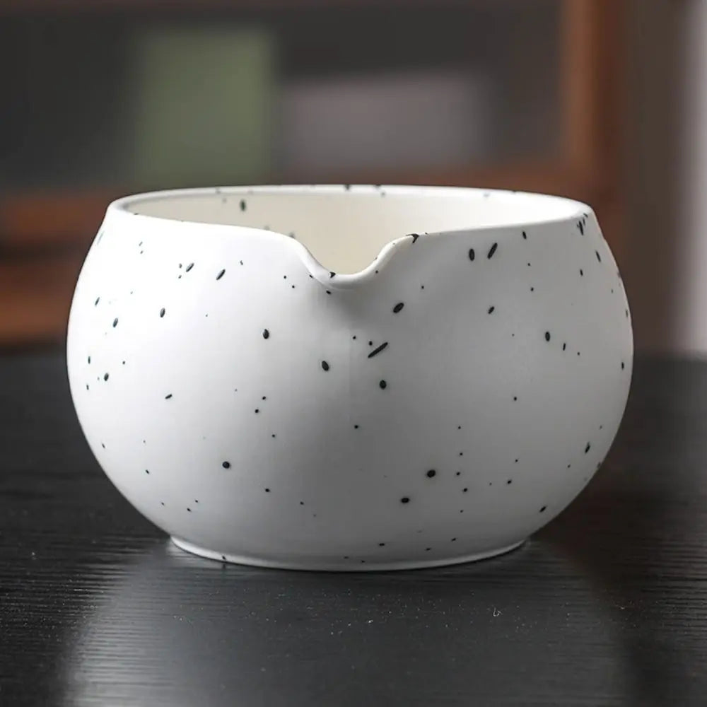 Ceramic Japanese Matcha Bowl with Pouring Spout – Ideal Matcha Tea Bowl for Perfect Tea Preparation