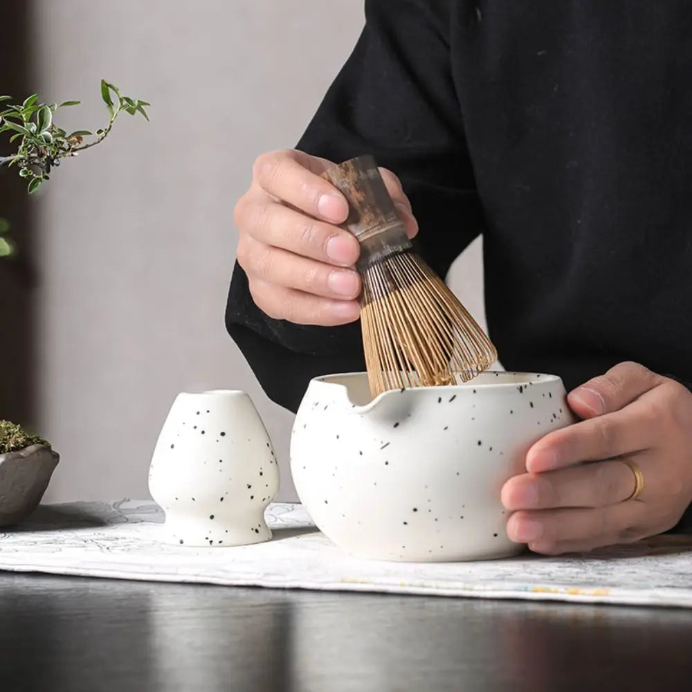 Ceramic Japanese Matcha Bowl with Pouring Spout – Ideal Matcha Tea Bowl for Perfect Tea Preparation