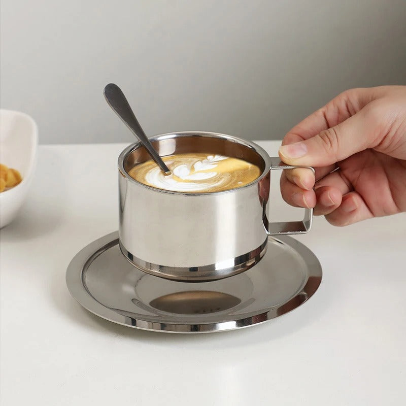 Stainless steel coffee cup set – Modern design – Includes tray and stirring spoon – Ideal for home or office
