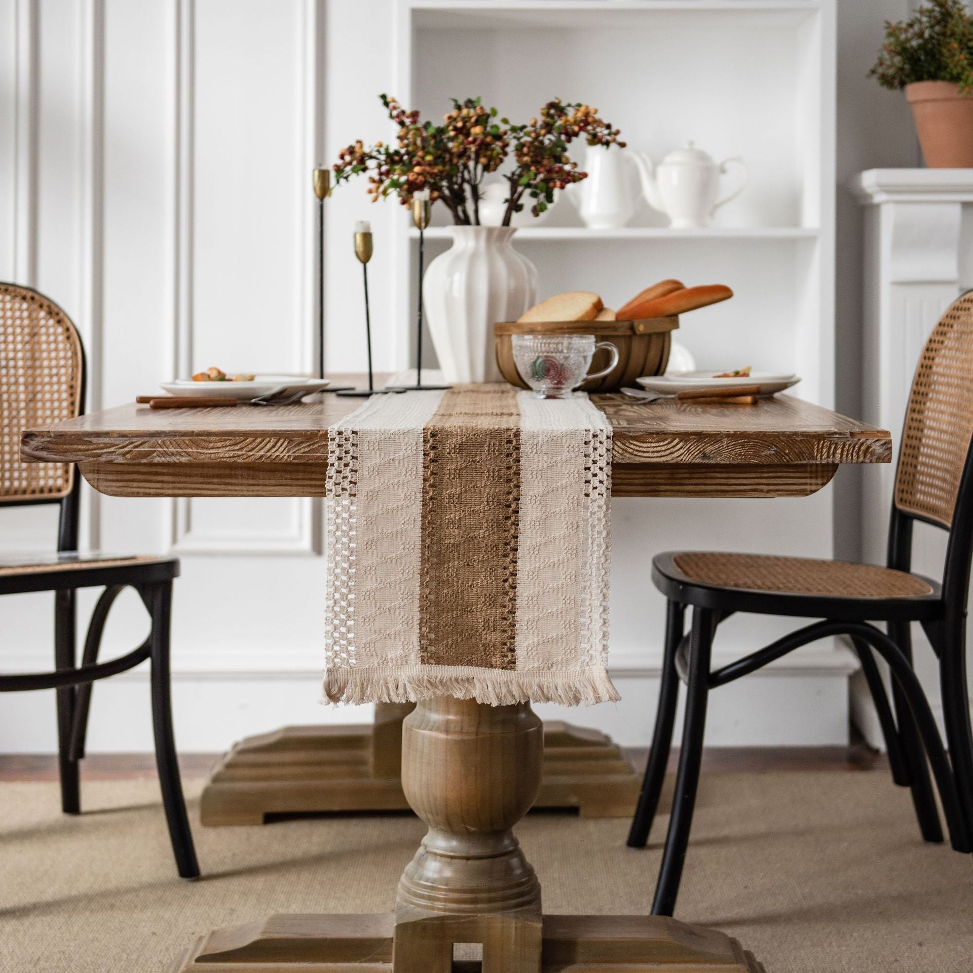 Table runner – 100% polyester – Rustic white and brown striped – Perfect for dining tables