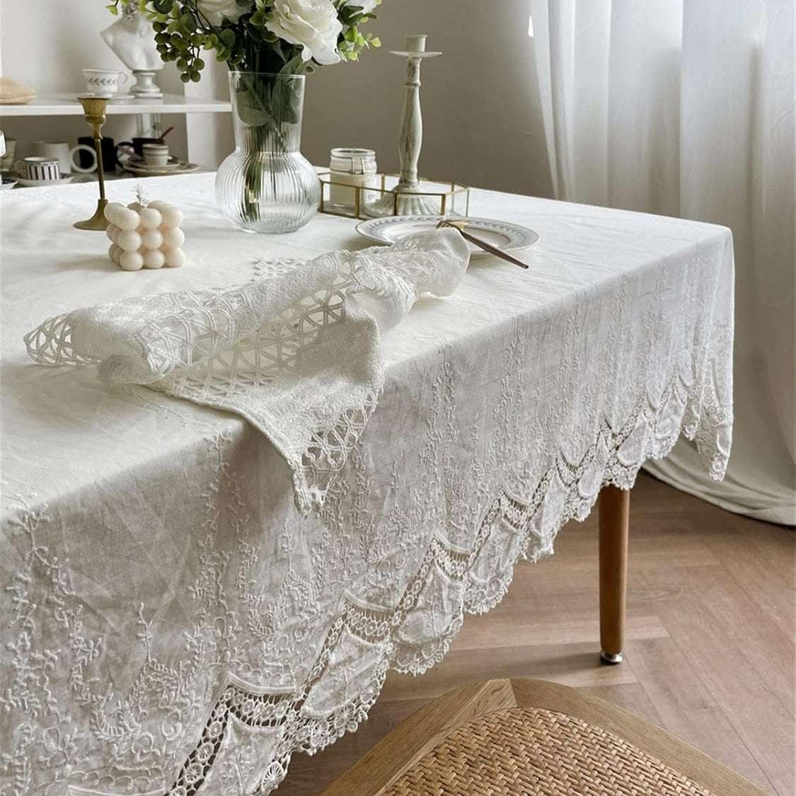 Tablecloth – Cotton lace – French white design – Elegant dining accessory – Machine washable