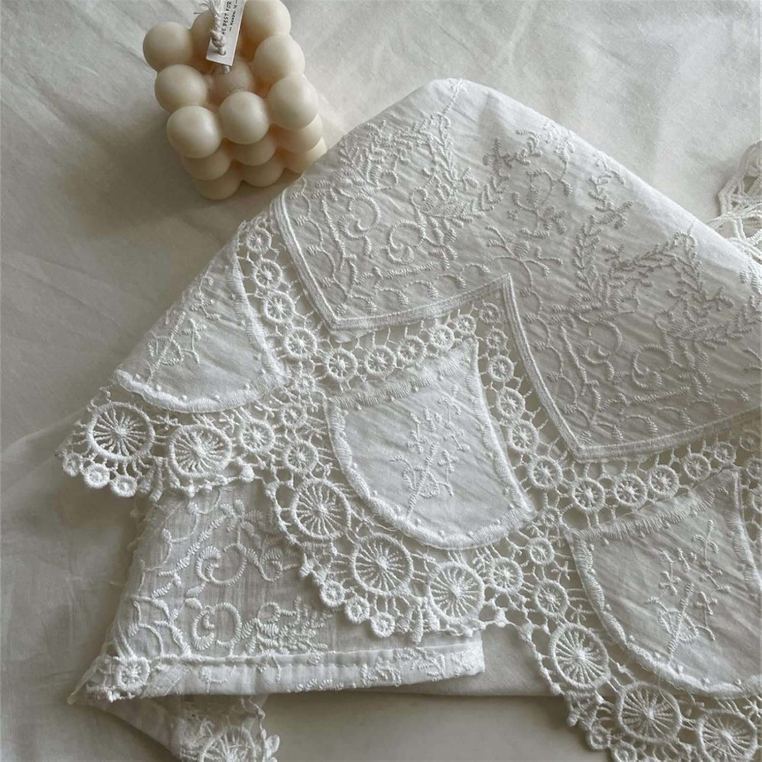 Tablecloth – Cotton lace – French white design – Elegant dining accessory – Machine washable