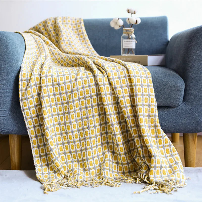 Throw blanket – Knitted fabric  – Cozy sofa accessory with tassels