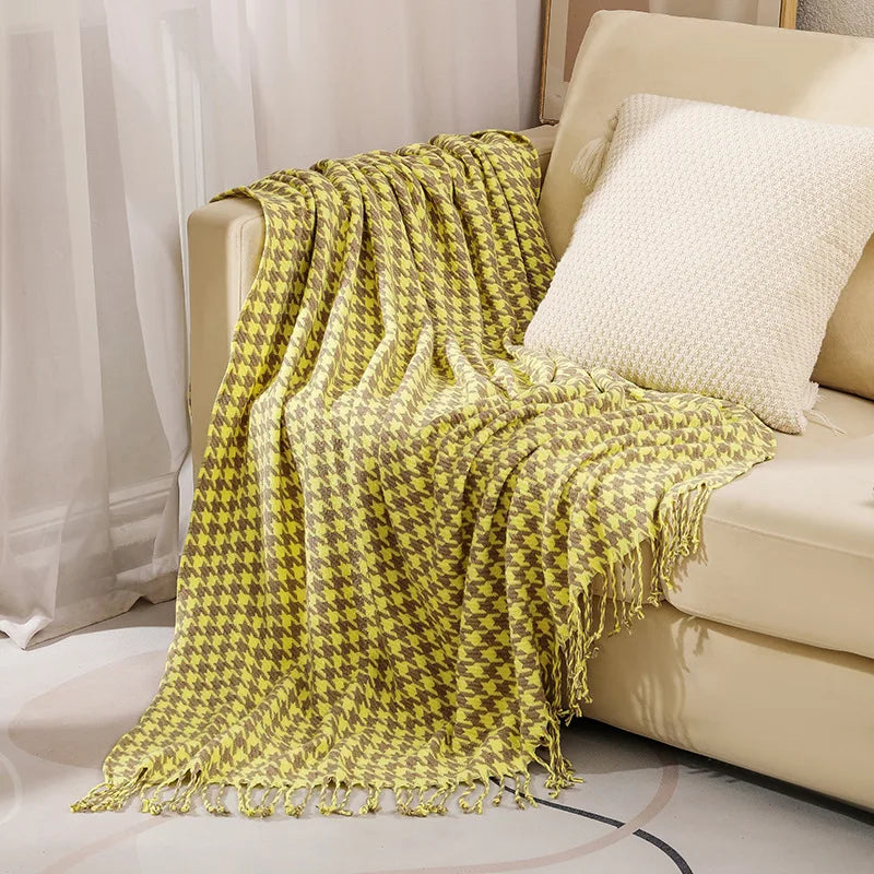 Throw blanket – Knitted fabric  – Cozy sofa accessory with tassels