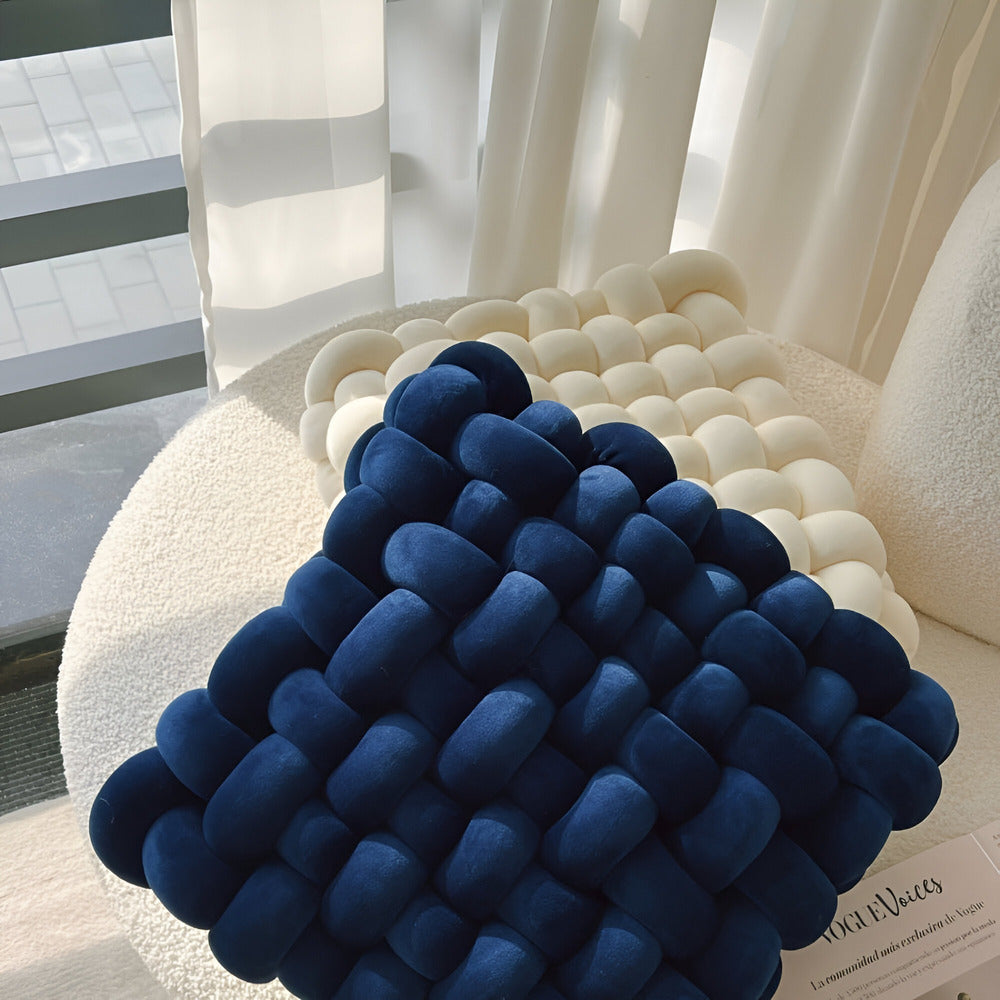 Throw pillow – Plush cotton – Knot design – Decorative accent for couch or bed – 11.8 x 13 x 4.7 in