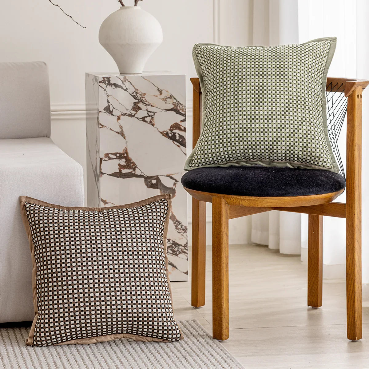 Throw pillow cover – Durable fabric – Green and brown grid – Modern decorative cushion – 17.7 x 17.7 in