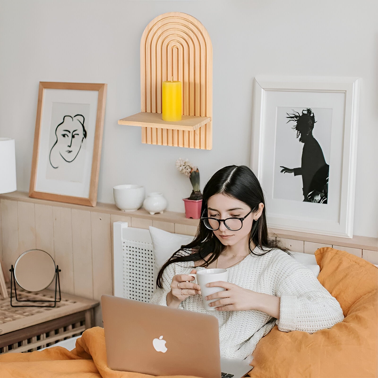 Wall shelf – Durable wood – Minimalist curved design – Stylish floating shelves for home organization